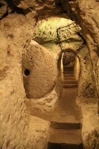 Mengarungi Underground City