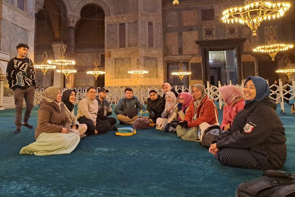 suasana umroh plus turki di hagia shopia