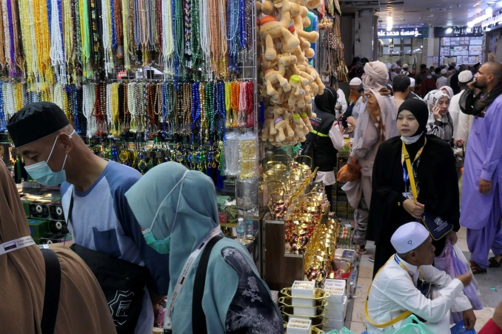 Rekomendasi Oleh-oleh Haji Umroh Murah dan Bermanfaat untuk Tamu atau Keluarga