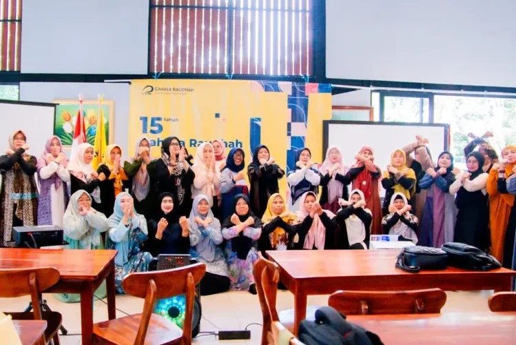 Apa perbedaan Tour Leader dan Tour Guide?
