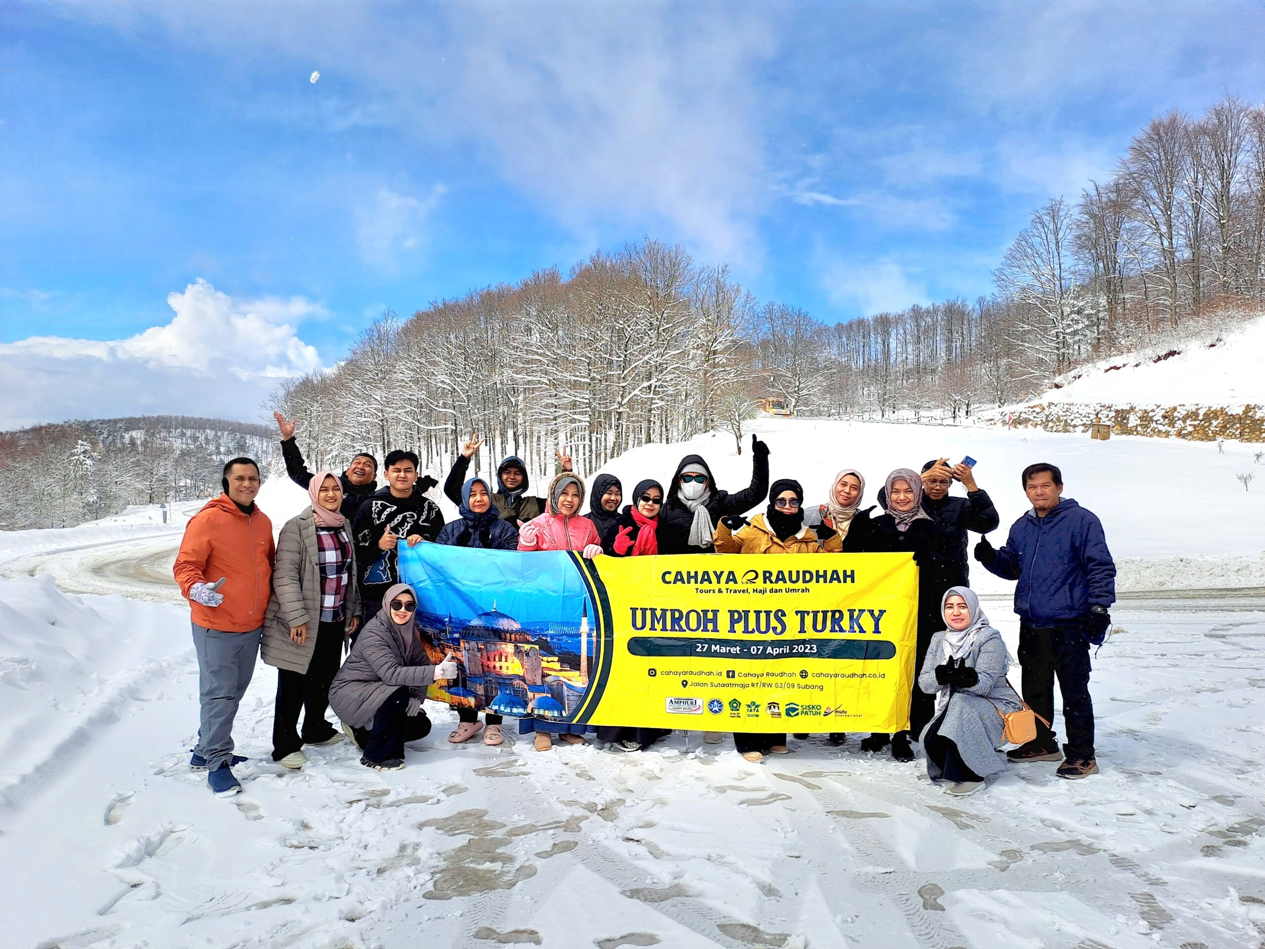 Segala Hal tentang Tour Guide Wisata : Tugas, Skill yang Dibutuhkan, Jenjang Karir, dan Cara Menjadi Tour Leader Wisata